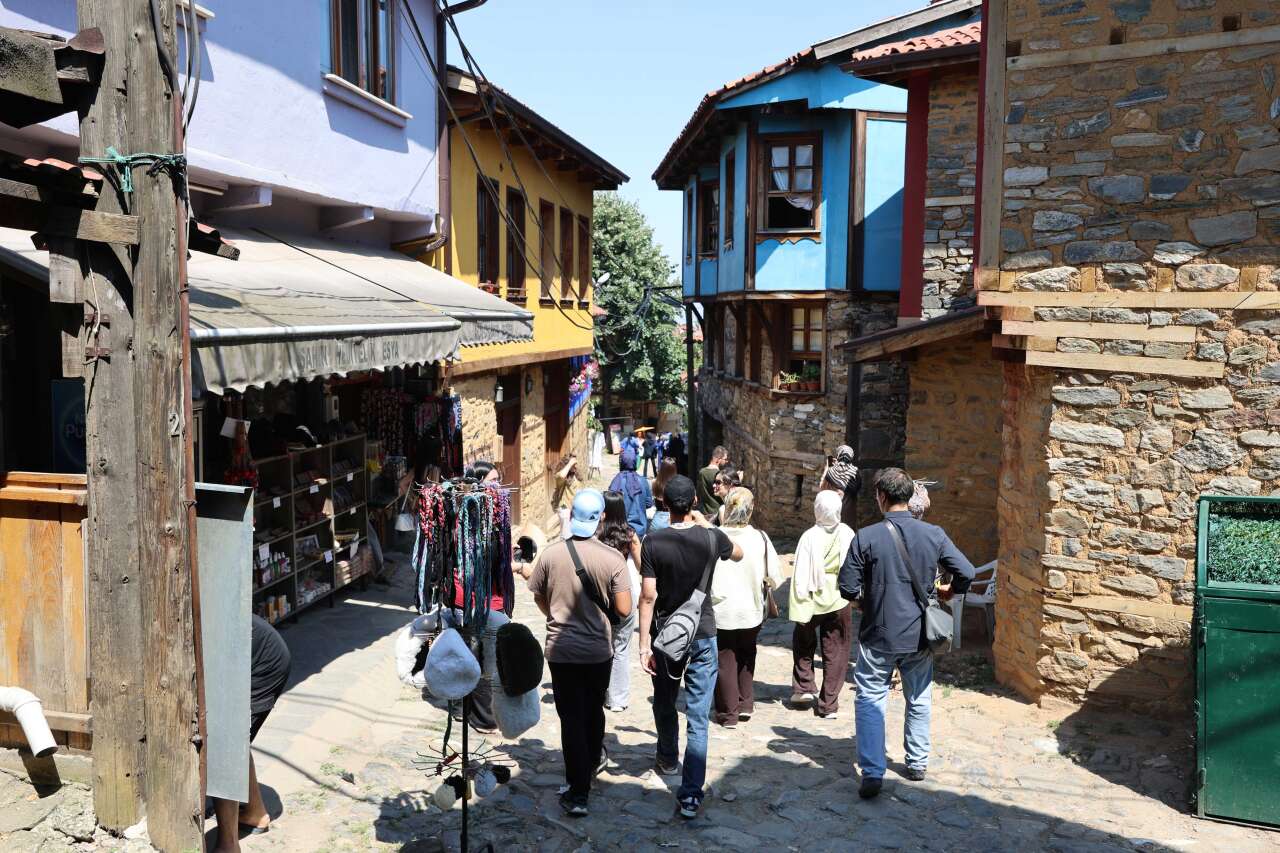 Kitabı okuyan, sınavı geçen YHT ile gidiyor! Konyalı liseliler kuruluşun şehrinde 13